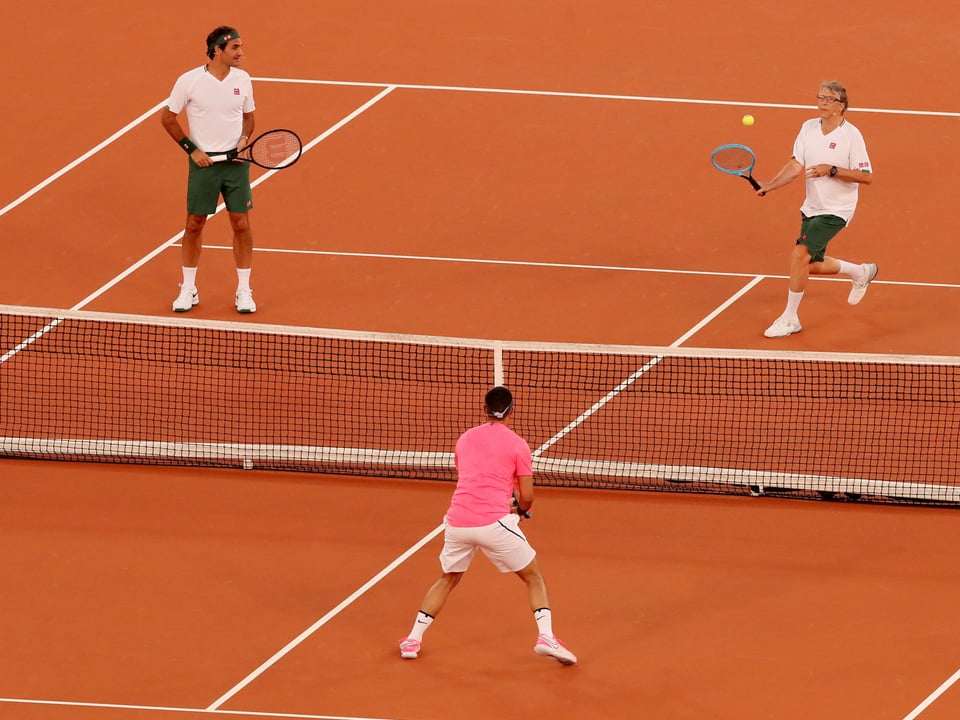 Harmonieren gut Roger Federer und Bill Gates.