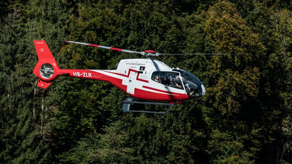 Eine Fluggerät der Firma Swiss Helicopters in Malters LU (16.10.22)