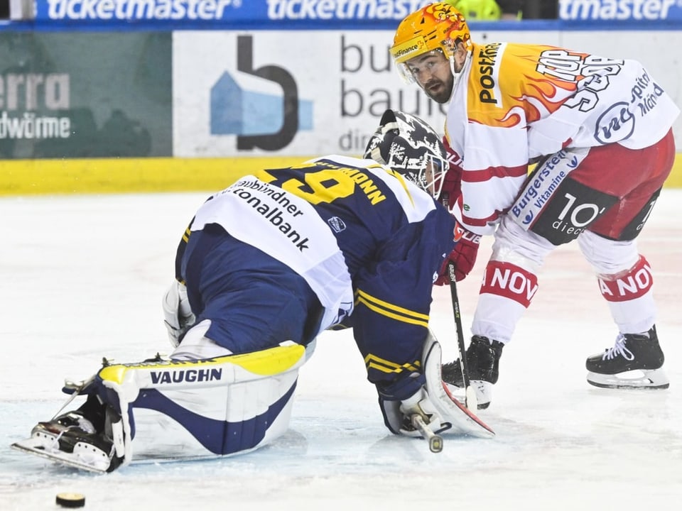 Gian-Marco Wetter erzielt gegen den HCD ein Tor