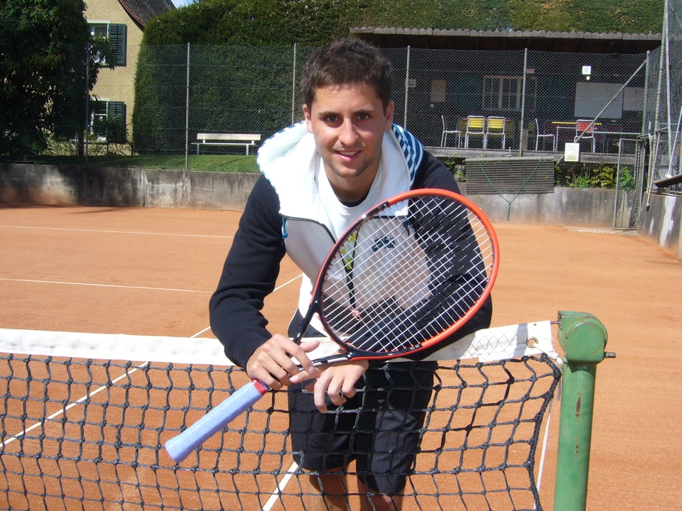 Sandro Ehrat auf dem Tennisplatz