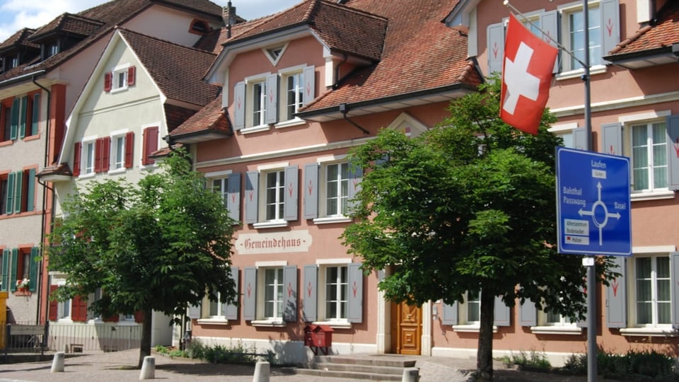 Stay Young Family - Solothurn Municipality Only Auctions The Land To Local People Row Of Houses
