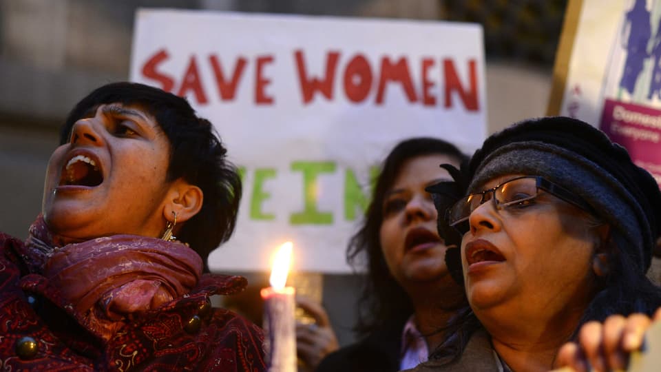 Frauen protestieren in Neu-Dehli gegen die Vergewaltiger.