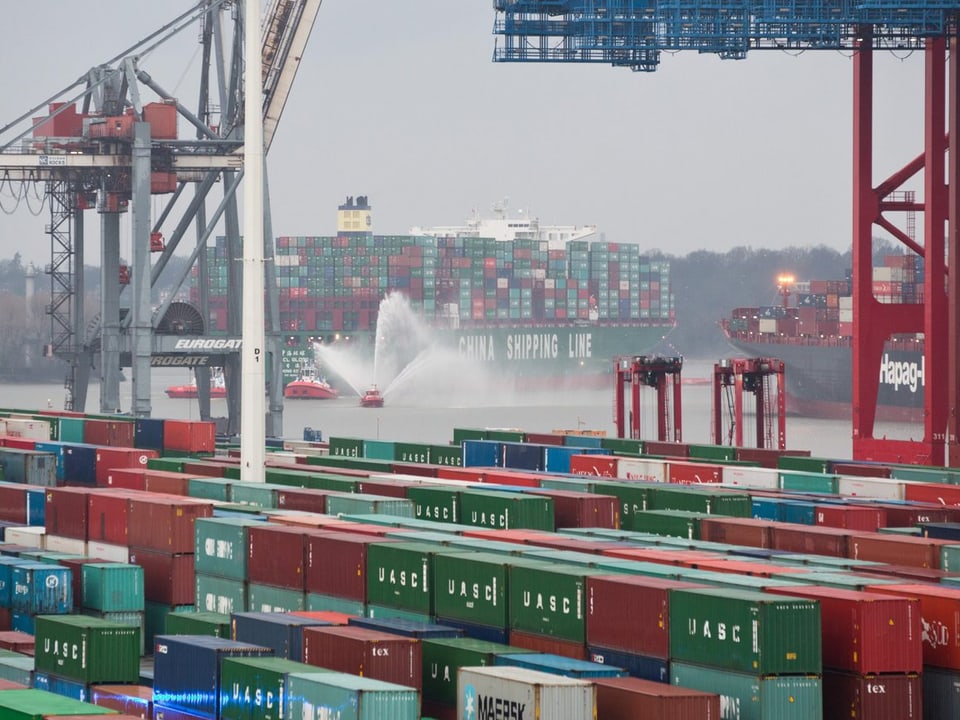 Die «CSCL Globe» fasst beinahe 20'000 Container