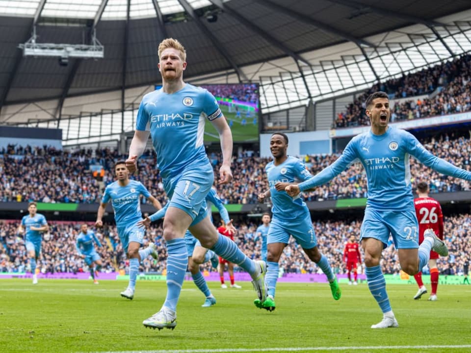 Unbändige Offensiv-Power Kevin de Bruyne und Co. bejubeln einen Treffer gegen Rivale Liverpool.