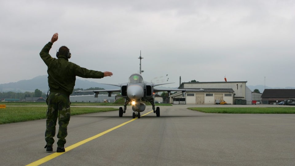 Ein Gripen-Jet C der schwedischen Luftwaffe im Oktober 2013 auf dem Luftstützpunkt Payerne.