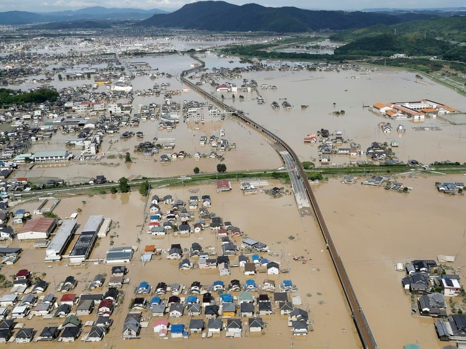 Kurashiki City in Japan steht unter Wasser. 