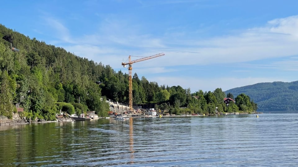 Die Gedenkstätte am Festlandufer des Tyrifjordes.