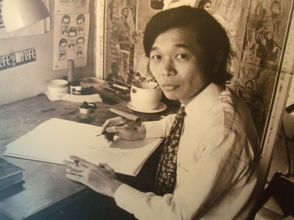 Kazuo Kamimura beim Zeichnen.