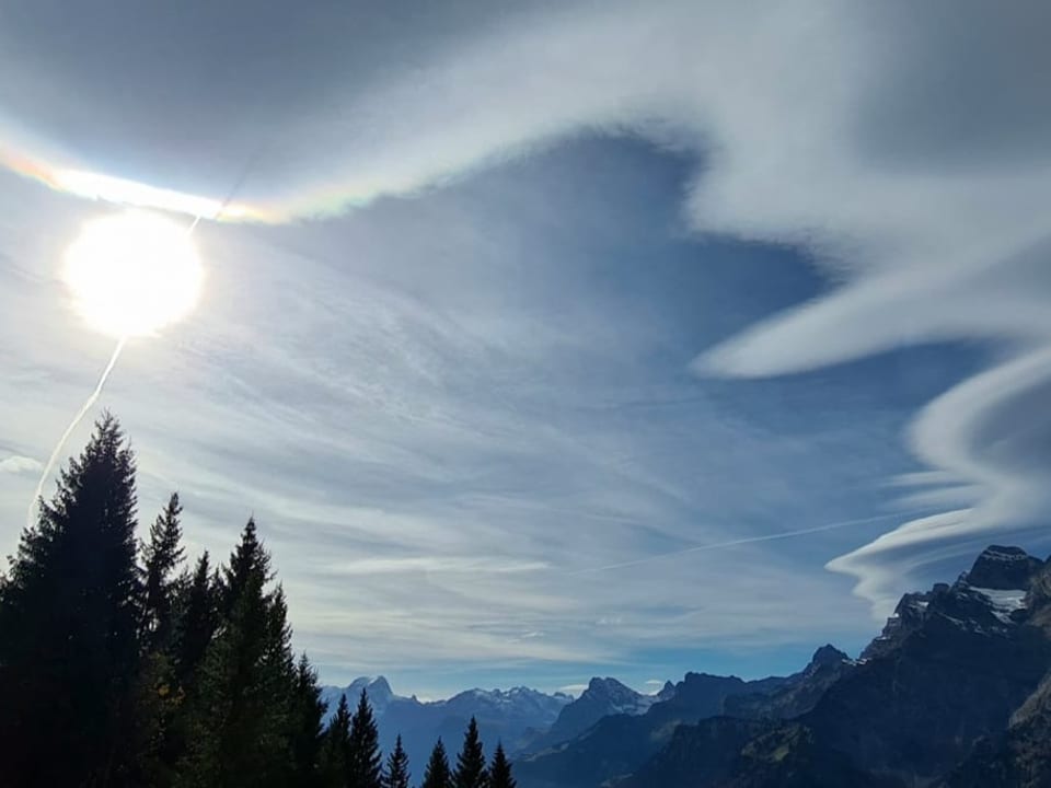 Wellenförmige Wolken