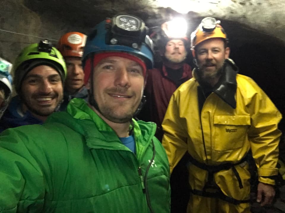 Gruppenfoto in der Höhle.