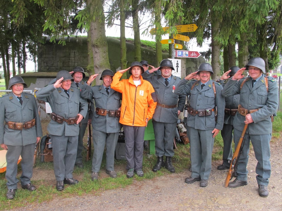 Reto Scherrer trifft unterwegs die Gewehrgriffgruppe Schönholzerswilen.