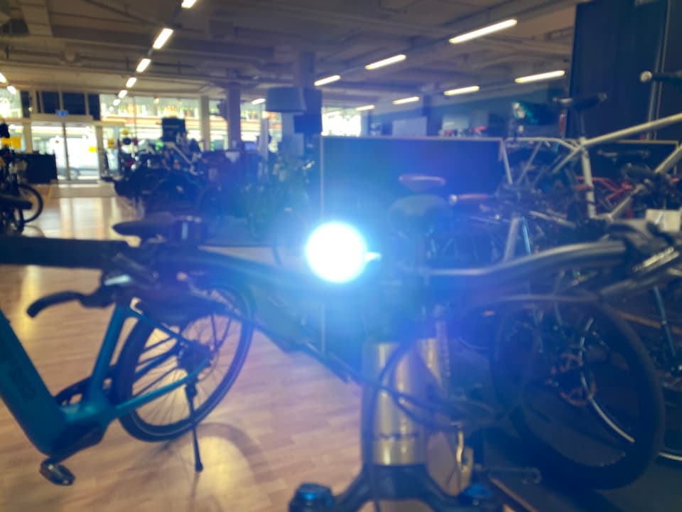 E-Mountainbikes und Rennräder können mit einer Lichtanlage nachgerüstet werden.
