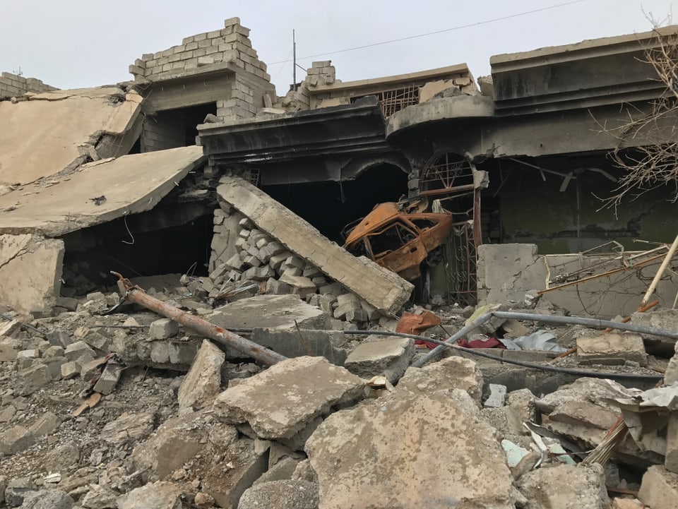 Eine zerstörte Strasse nach einem IS-Terroranschlag. 