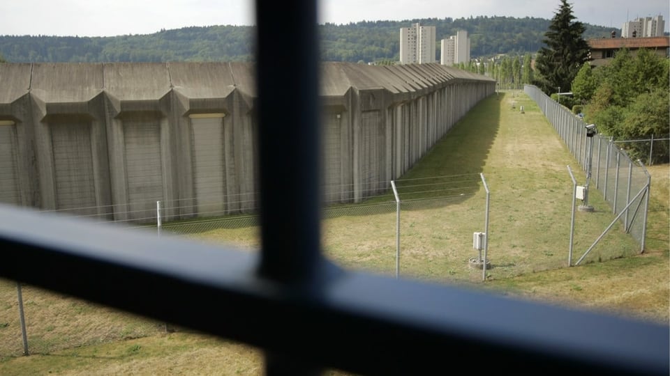 Gefängniszelle mit Blick nach draussen