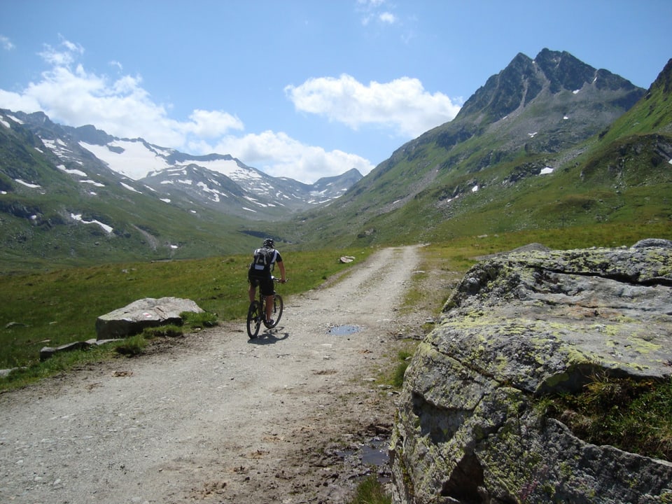 Mountainbikefahrer in den Bergen