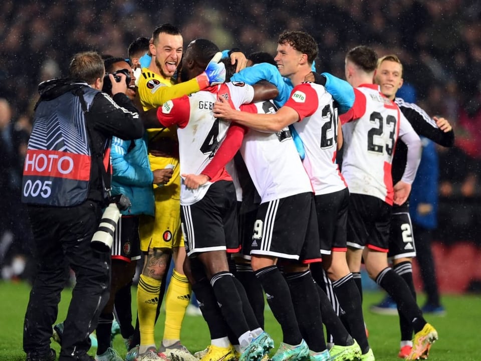 Feyenoord Rotterdam hievt sich zum Gruppensieg.