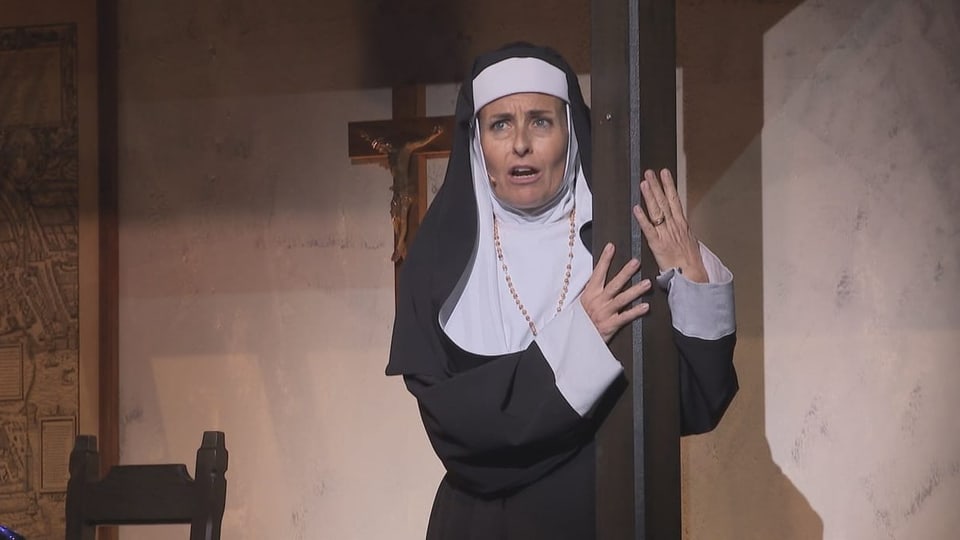 «Sister Äct»: Sandra Studer als gestrenge Nonne im Musical