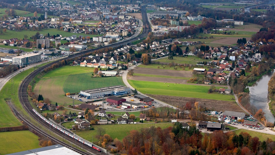 Flugaufnahme der SBB-Strecke zwischen Aarau und Olten, in der Nähe von Däniken