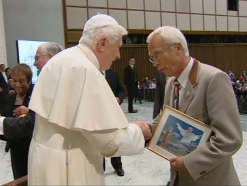 Bergführer Herbert Volken beim Besuch im Vatikan beim damaligen Papst Benedikt XVI.