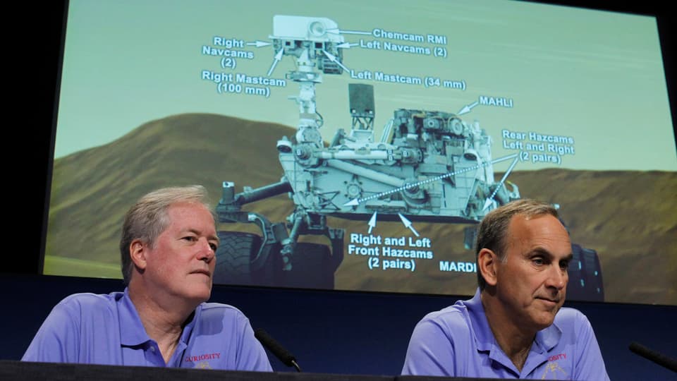 Nasa-Wissenschaftler John Grotzinger (re.) und Michael Meyer auf einer Pressekonferenz im August 2012.