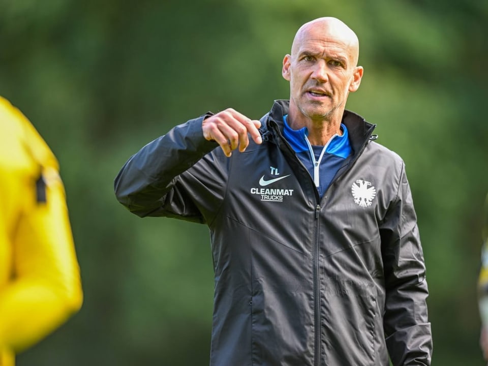 Der deutsche Trainer Thomas Letsch, neu beim VfL Bochum gestikuliert.