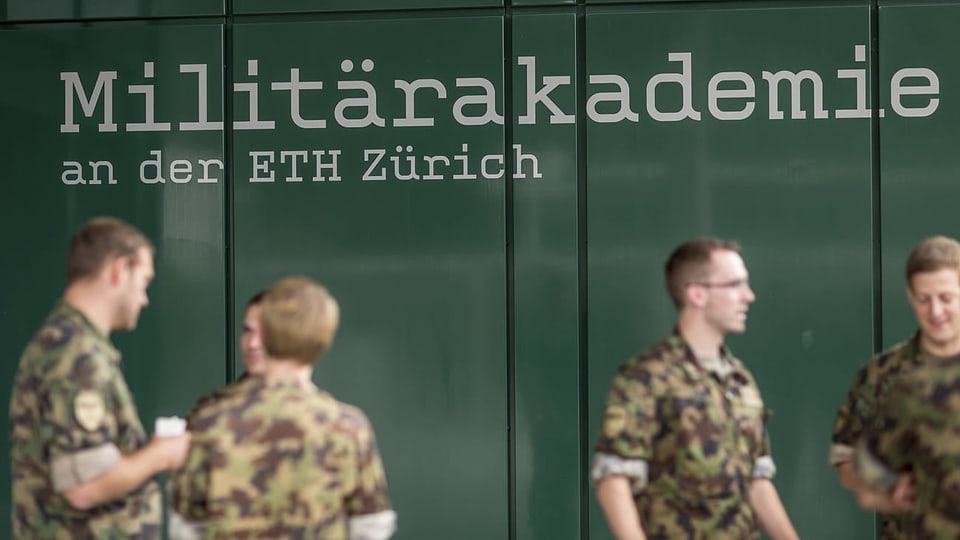 Soldaten an der Militärakademie der ETH Zürich
