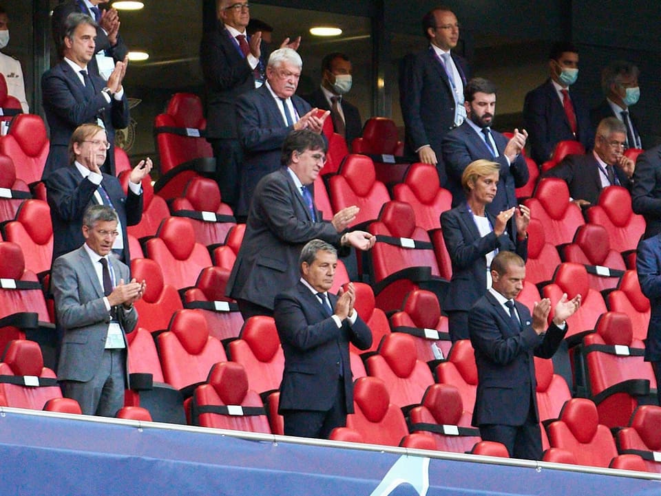 Sorgte zuletzt mit einer Zuschauer-Garantie-Aussage für Aufsehen Uefa-Präsident Aleksander Ceferin (unten rechts).