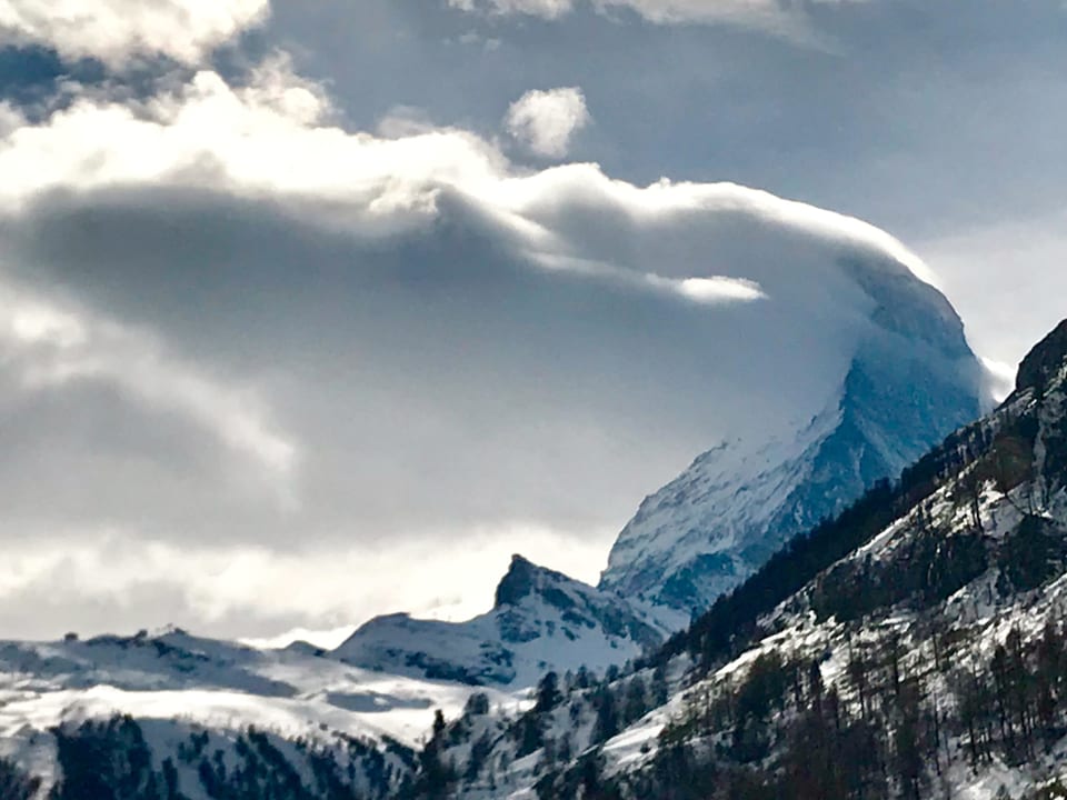 Das Matterhorn trägt einen Wolkenhut.