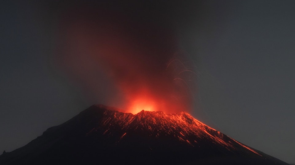 Der Popocatépetl in Mexiko speit Asche und Rauch