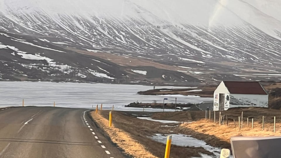 Überlandstrasse in Nordisland zwischen Akureyri und Husavik.