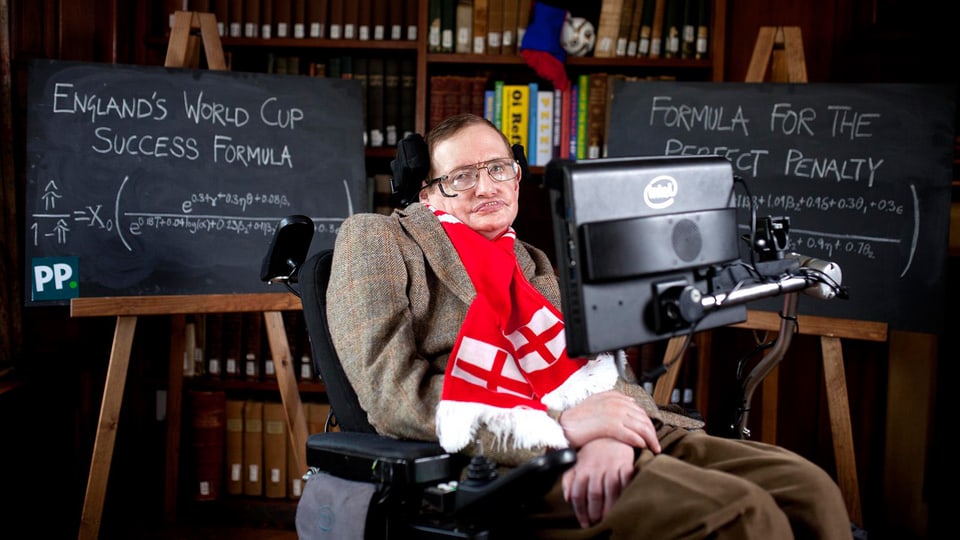 Stephen Hawking mit England-Fanschal.