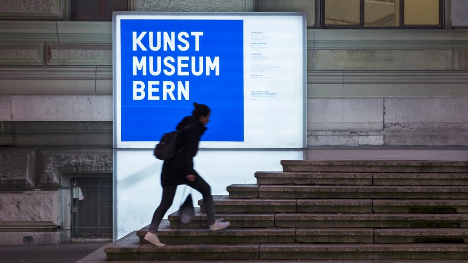 Zu sehen ist der Eingang des Kunstmuseums Bern.
