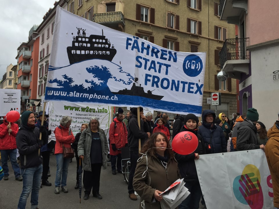 Transparent mit dem Spruch "Fähren Statt Frontex".