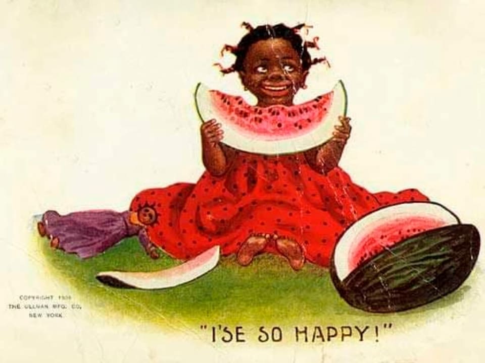 Schwarzes Kind sitzt da und isst Melone.