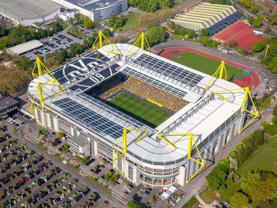 Signal Iduna Park in Dortmund aus der Vogelperspektive