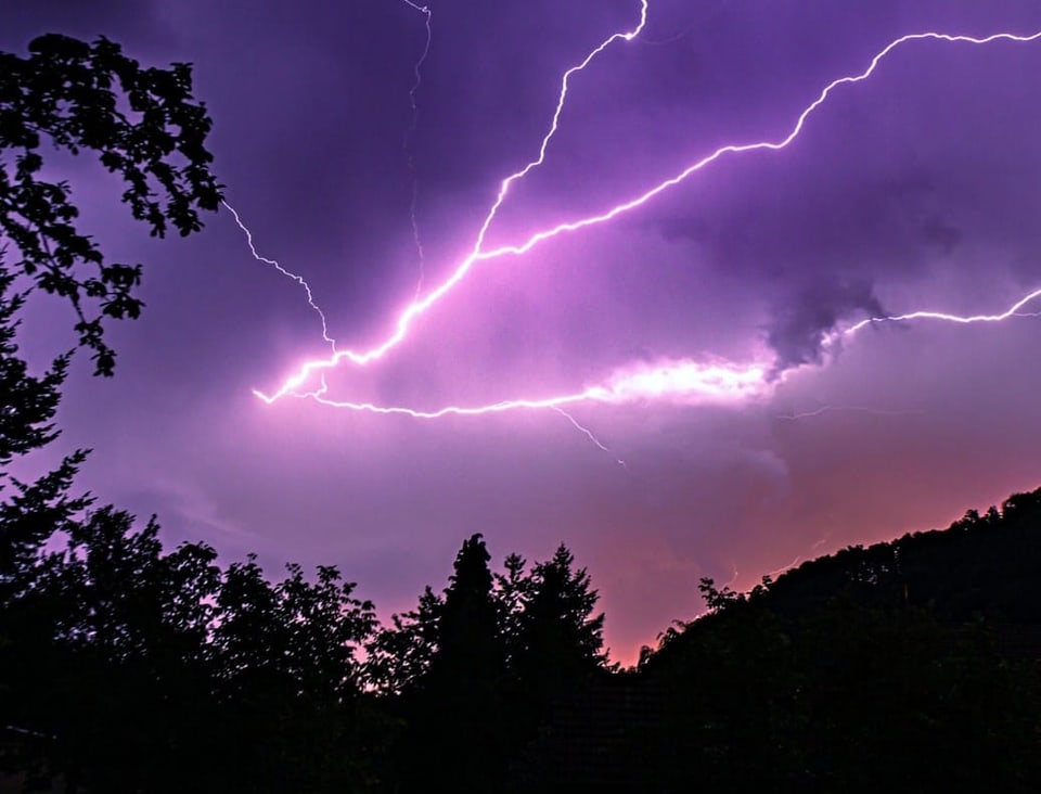 Oberburg /BE Ein Blitz.