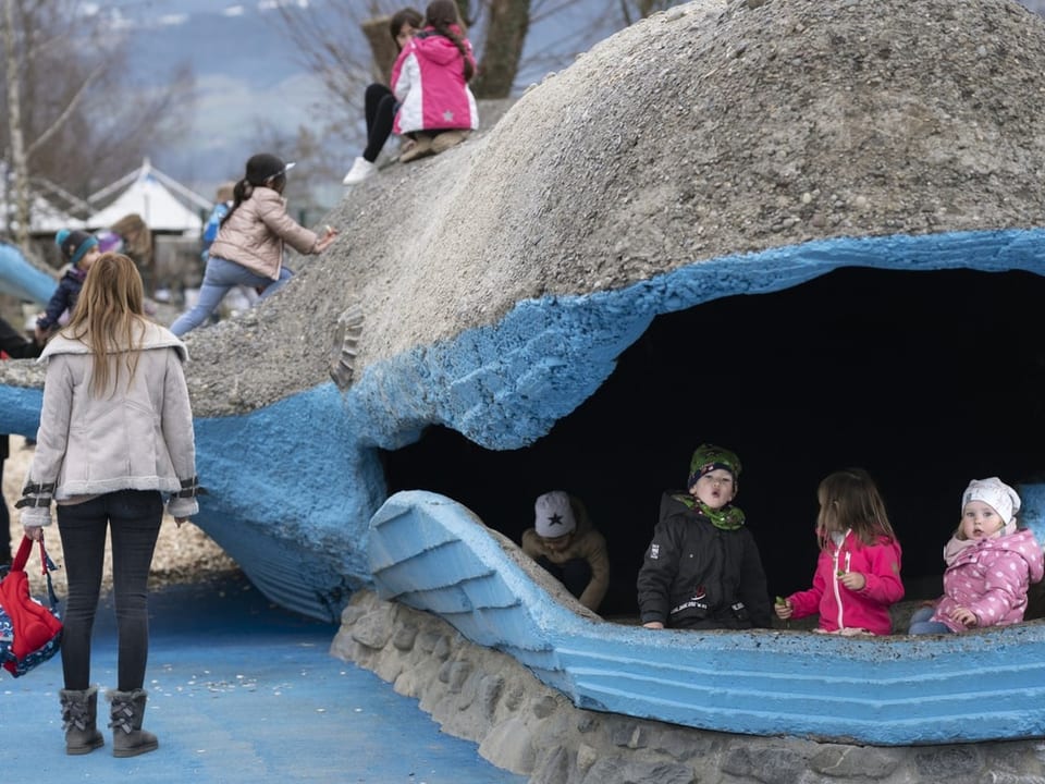 Kinder spielen noch immer im Steinwal.