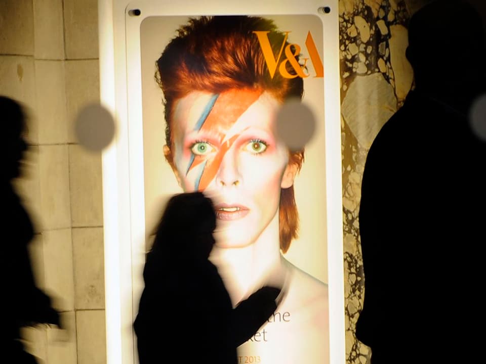 Bowie auf Plakatwerbung für Ausstellung in einem Londoner Museum 2013