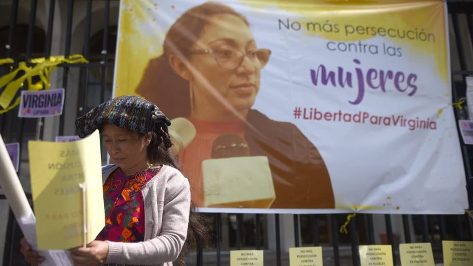 Virginia Laparra auf einem Plakat.