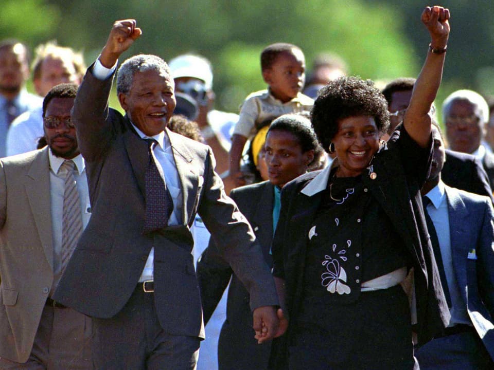 Nelson Mandela (linke Seite) und Ehefrau Winnie Mandela