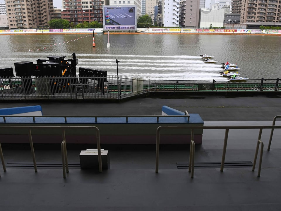 In Tokio gibt es trotz Corona-Krise Bootsrennen wie dieses in Heiwajima – natürlich ohne Zuschauer.