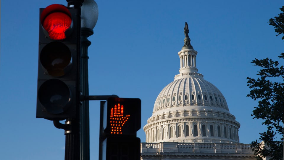 Rote Ampel vor dem U.S.Capitol in Washington 