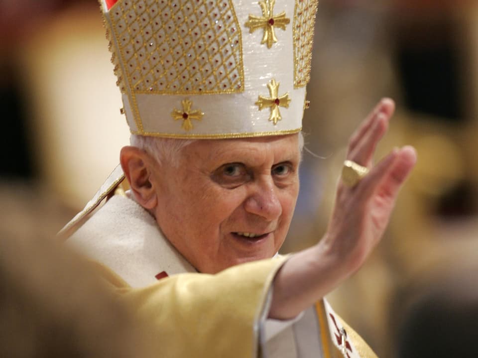 Papst mit Siegelring
