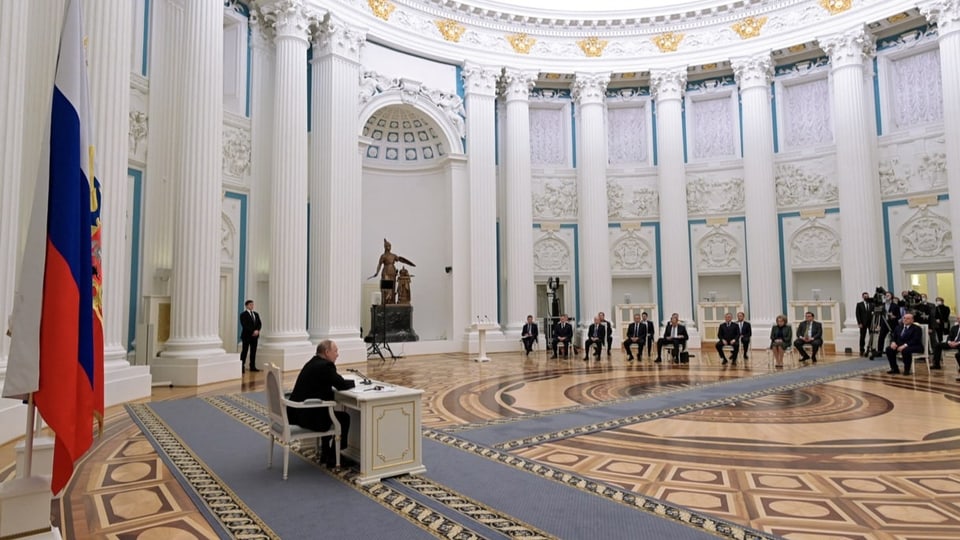 Putin spricht bei einem Treffen mit dem Staatssicherheitsrat.