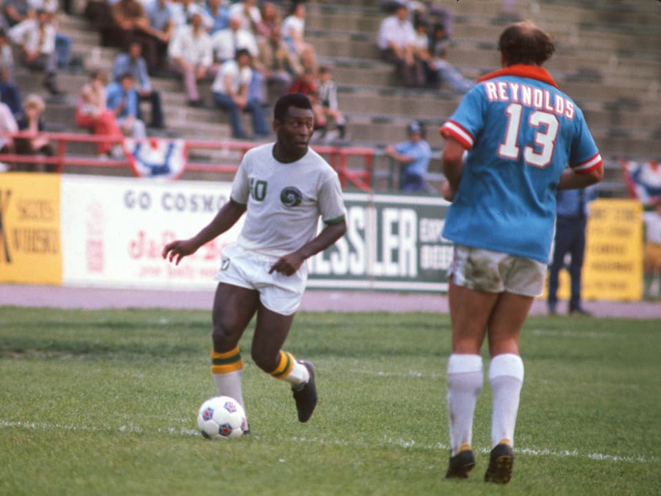 Pelé bei seinem ersten Einsatz für Cosmos New York.