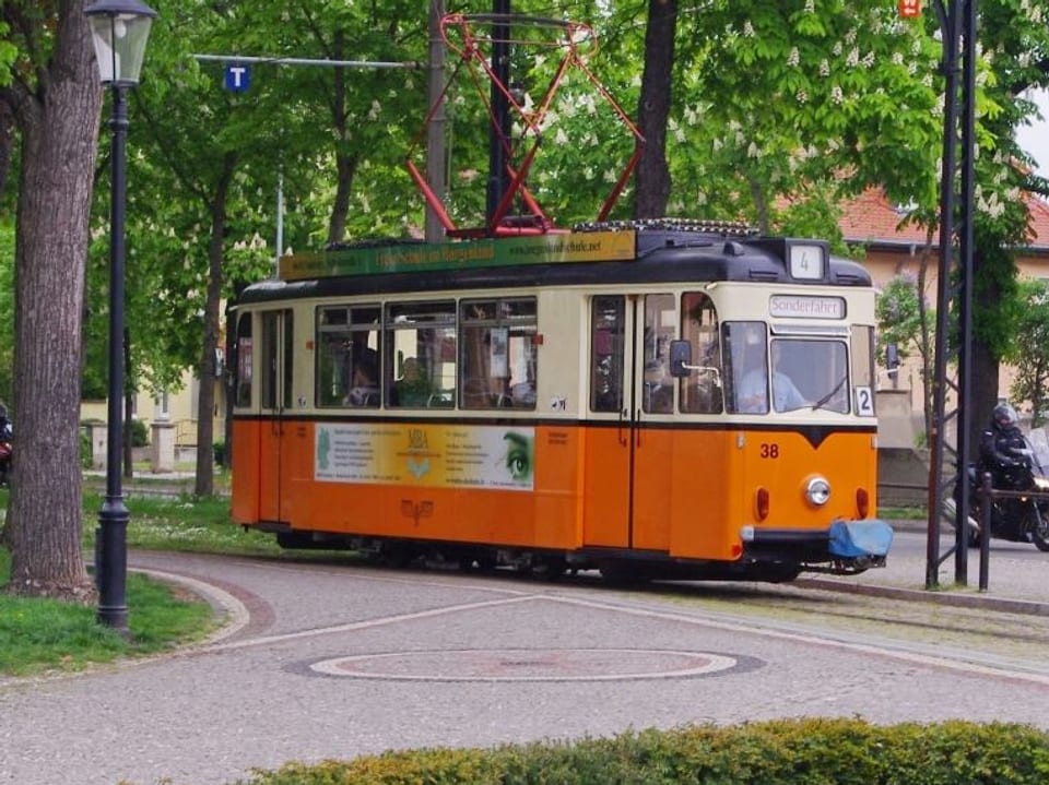 Typisches Bild: Die Naumburger Strassenbahn