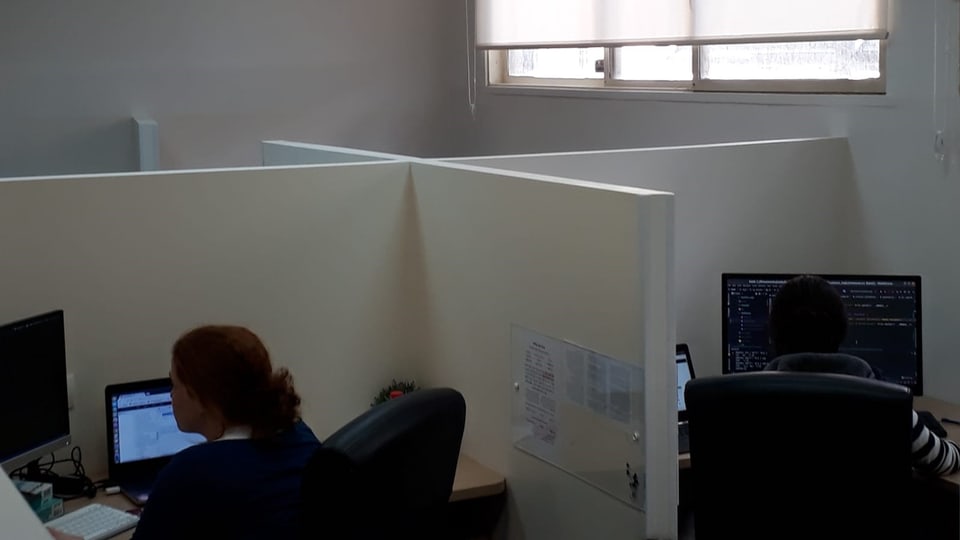 Die Frauen arbeiten auf einer abgetrennten Etage.