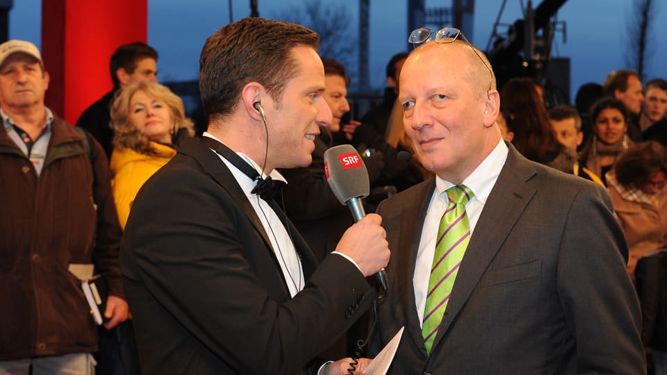 Vor der Bekanntgabe zur Abstimmung «Helden des Alltags» Vor der Bekanntgabe zur Abstimmung «Helden des Alltags»: Radio SRF 1-Moderator Adrian Küpfer unterhält sich mit SRG SSR-Generaldirektor Roger de Weck.