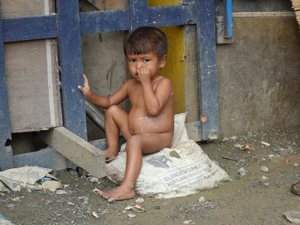 Ein Bild eines kleinen Jungen in Manila.