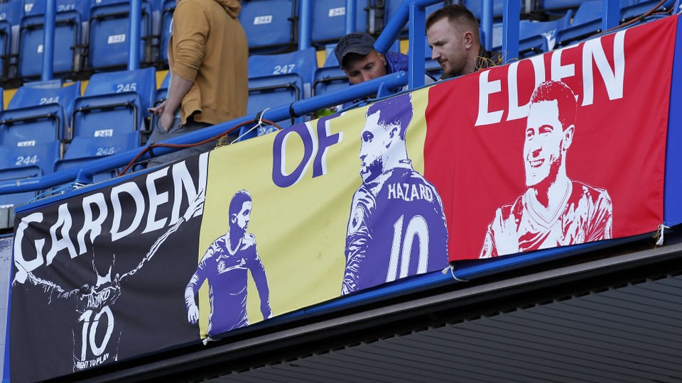 Die Fans ehren Eden Hazard.